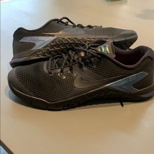 Nike Metcon 4 all black with midnight blue accent